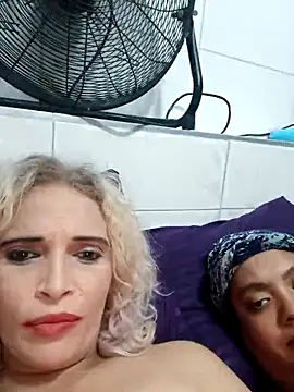 2Juicy_pussy's cam snapshot