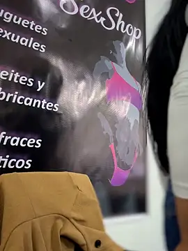 -Mia1's cam snapshot