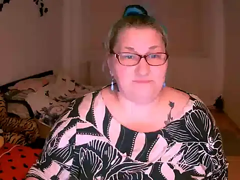 BlondyBigBoobs's cam snapshot