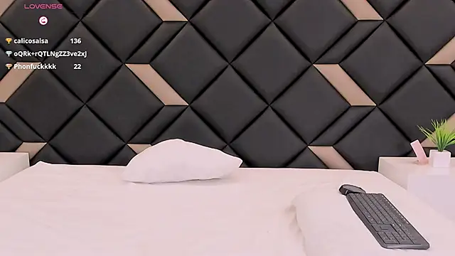 GeraldineSandoval's cam snapshot