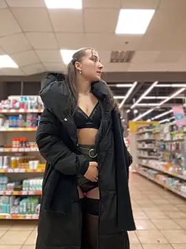 ICrazyOneIRL's cam snapshot