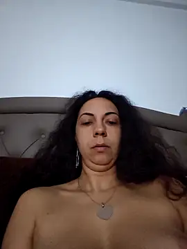 naughty69curls's cam snapshot