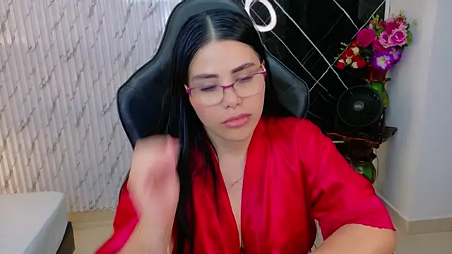 lararoberts_'s cam snapshot