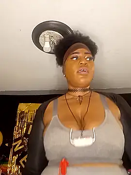 AmazonianMistress's cam snapshot