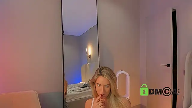 Wallflowerr live sex cam