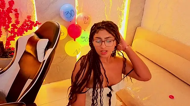 isabella_tp's cam snapshot