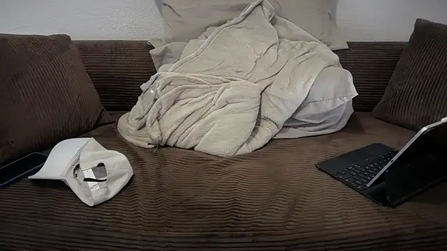 greekmythics's cam snapshot