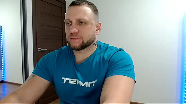 B-L-O-N-D's cam snapshot