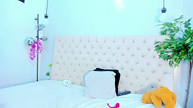 Victoria_Coleman's cam snapshot