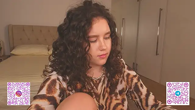 Ariella_Sol's cam snapshot