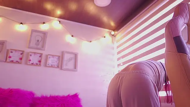 Rebecah_1's cam snapshot