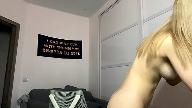 MarisLile's cam snapshot