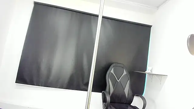 KiaraBlack_01's cam snapshot