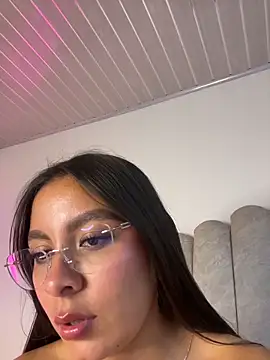 Nicollewest1's cam snapshot