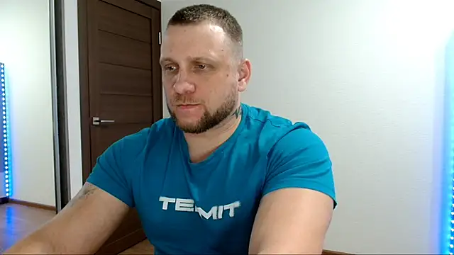 B-L-O-N-D's cam snapshot