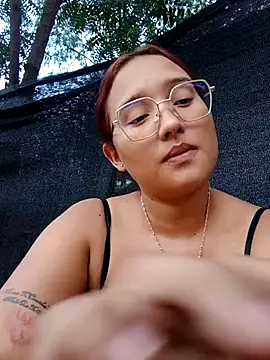 young_dairy01's cam snapshot