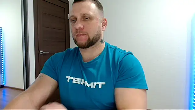 B-L-O-N-D's cam snapshot