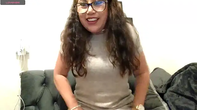 MirandaLatinaLovely's cam snapshot