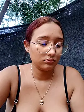 young_dairy01's cam snapshot