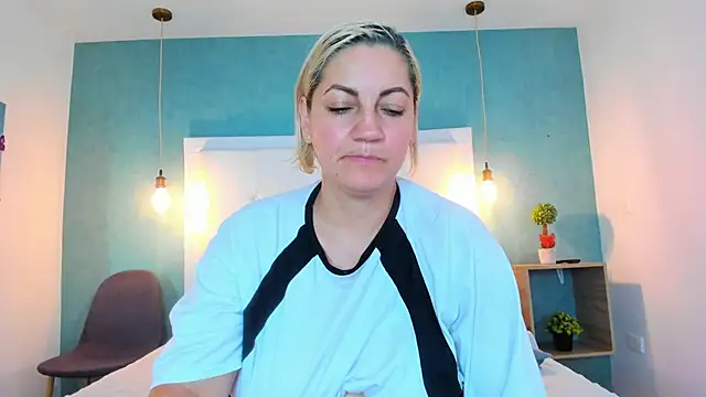 Heidy_milf's cam snapshot