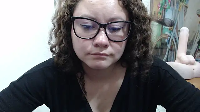 curly_greeneyed's cam snapshot