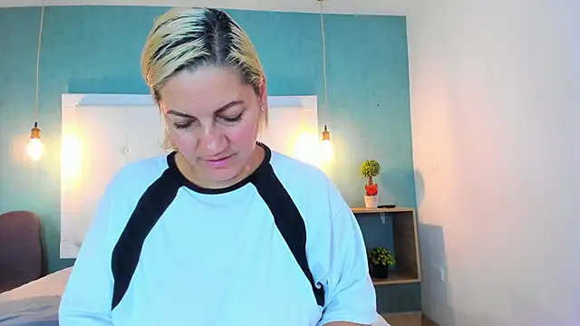 Heidy_milf's cam snapshot