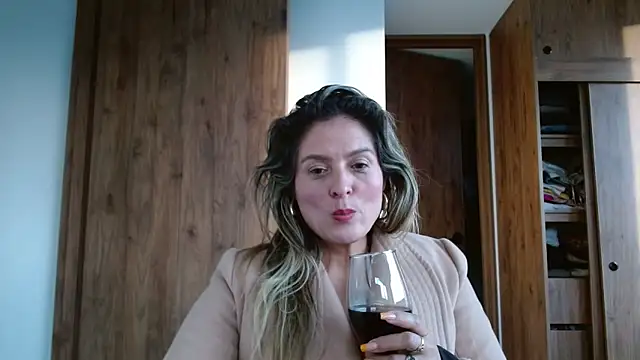 linda-mature43's cam snapshot