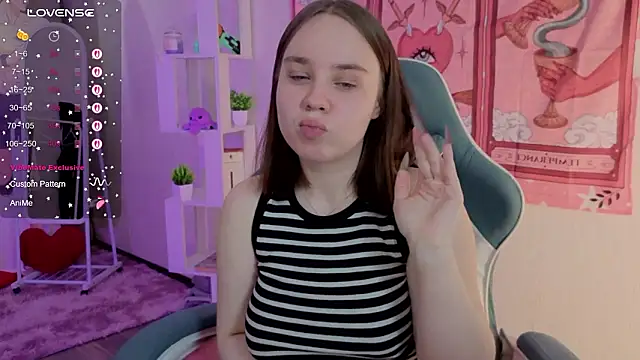 lunalyna's cam snapshot