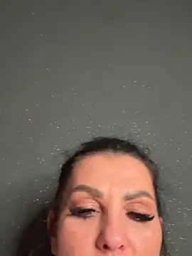 Nola_Luxx-offiziell's cam snapshot