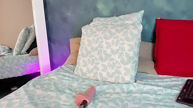 GingerMoon_'s cam snapshot