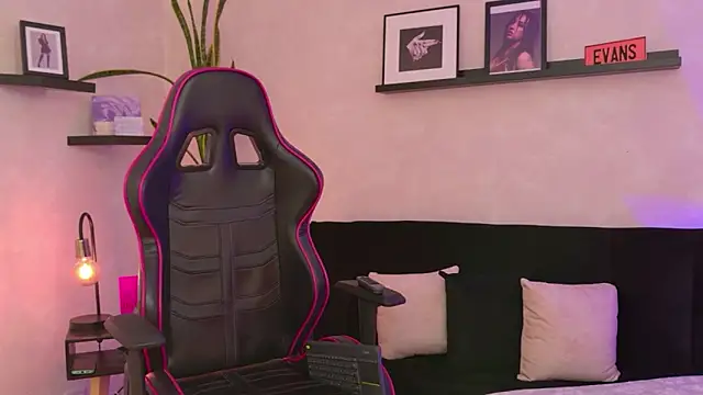 EmmyEvans1's cam snapshot