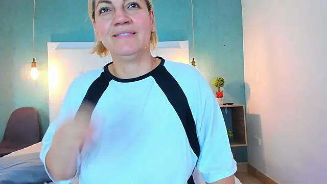 Heidy_milf's cam snapshot