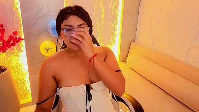 isabella_tp's cam snapshot