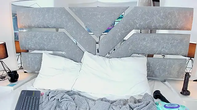 Slut_Milf_'s cam snapshot