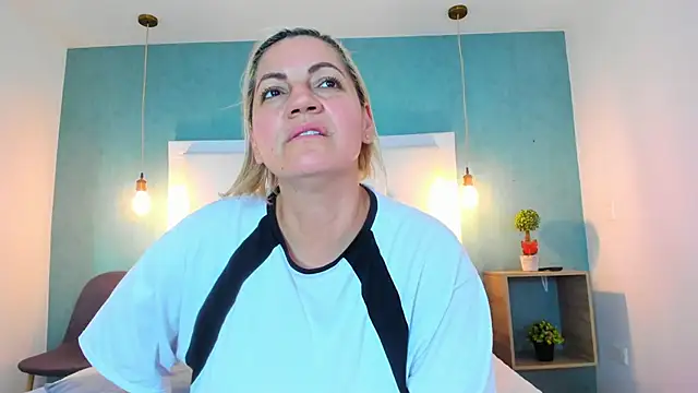 Heidy_milf's cam snapshot