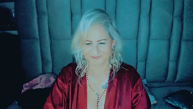 ScarletHoot_'s cam snapshot