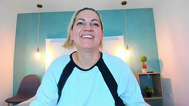 Heidy_milf's cam snapshot