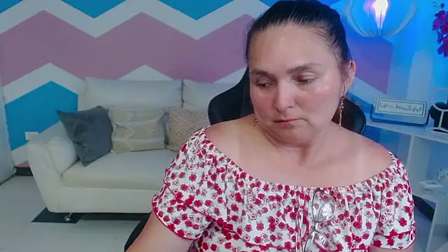 elena_milf1's cam snapshot