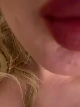 Wet___librarian's cam snapshot