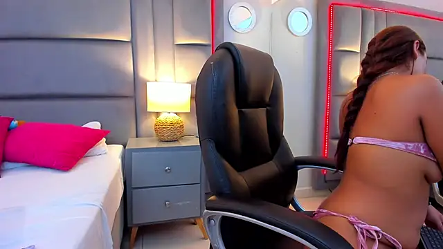 GabyMoreau's cam snapshot