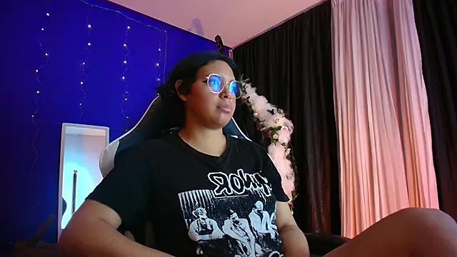 Emmapark_'s cam snapshot