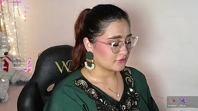 heluejamil's cam snapshot