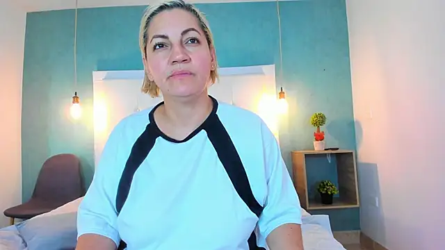 Heidy_milf's cam snapshot