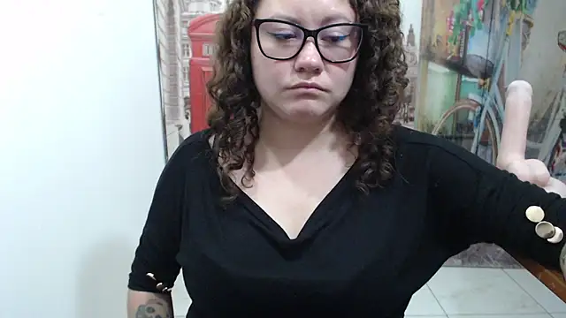 curly_greeneyed's cam snapshot