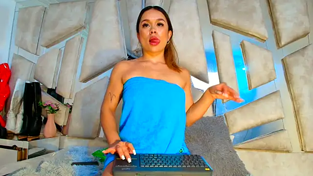 Natalyefoster's cam snapshot