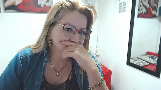 DIVAX_MONSERRAT's cam snapshot