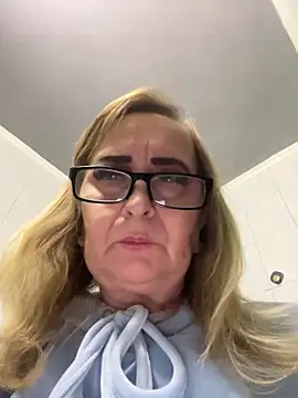 Irina2909@xh live sex cam