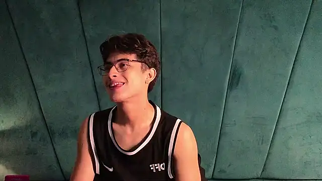 Aaron_Eze's cam snapshot