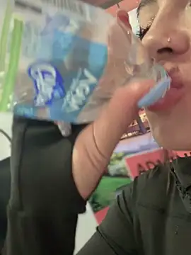 LIZ-06_'s cam snapshot