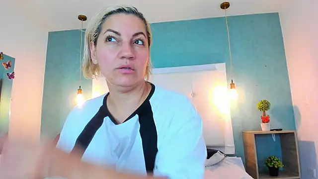 Heidy_milf's cam snapshot